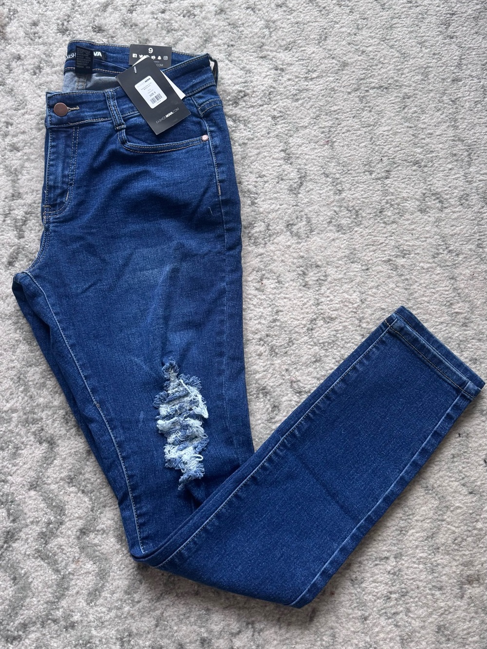 Fashion Nova Dark Blue Skinny Jeans with Distressed Knee